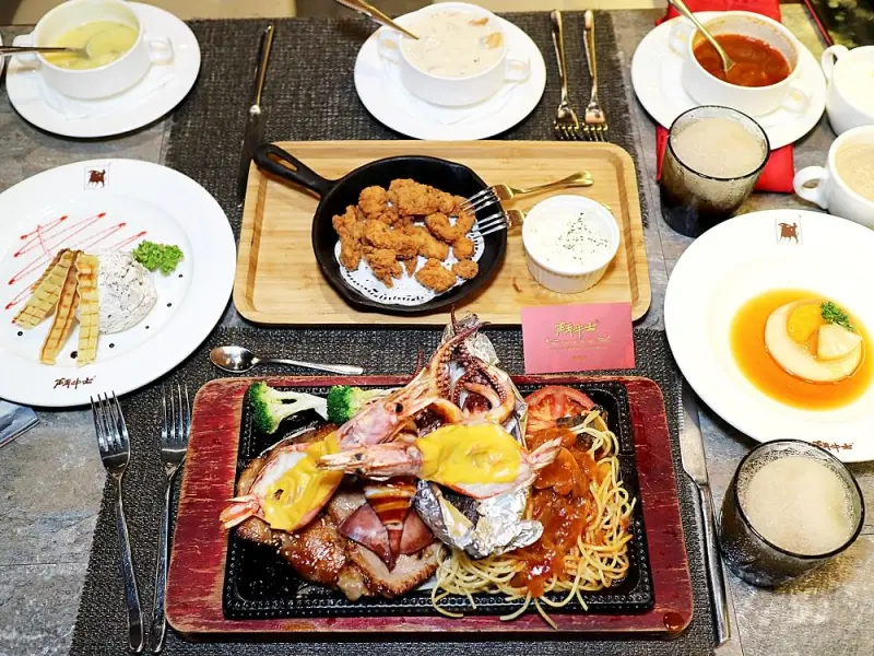 鬥牛士經典牛排台南店：海陸五星總匯雙人分享餐，不到600元就能品嘗到5種主菜，飲料吧任意喝到飽，澎湃又豪華的平價享受！｜台南Focus百貨12樓 - 進食的巨鼠