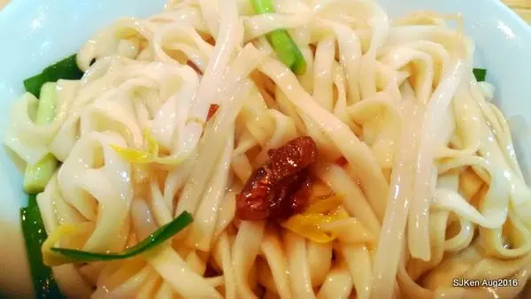 (台北捷運板南線市府站周邊巷弄美食)「榮麵館」 ---  份量十足的「全餐乾麵」