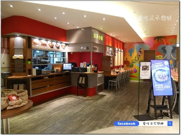 愛評體驗團【台北市/美食】跟牛排一樣厚一樣大塊的牛肉麵你吃過了沒？超級霸王魷魚麵只要250元！香茅小廚/微風松高