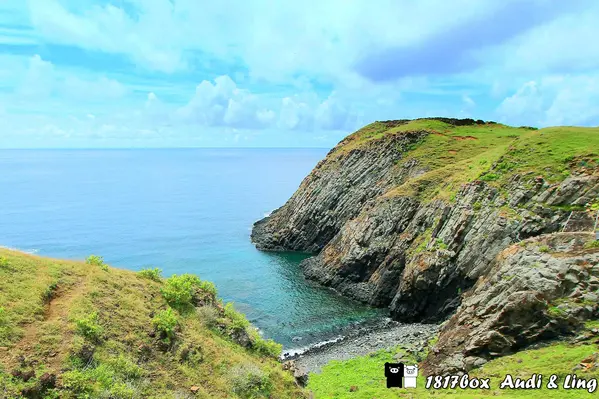 【澎湖。七美】下巷。玄武岩斷崖所圍成的小海灣。豬蹄膀玄武岩。澎湖七美旅遊景點