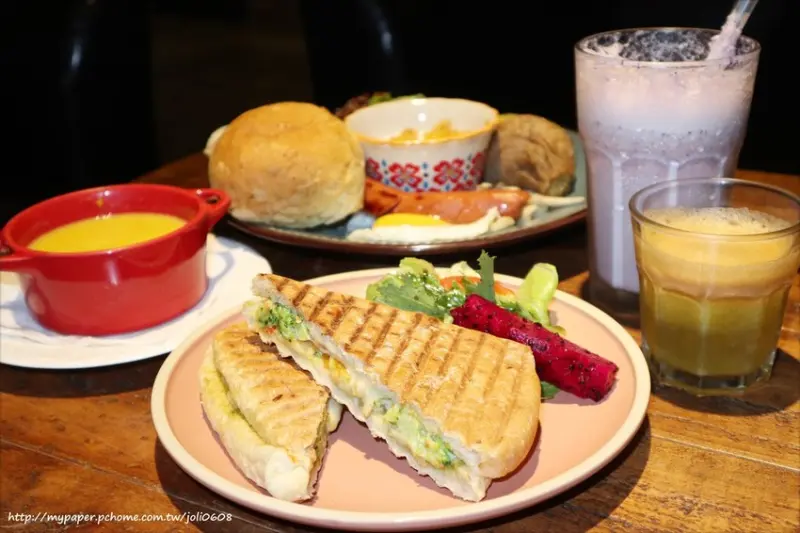 【木馬咖啡Cafe Mode】台北美食推薦 早午餐推薦 民生社區早午餐 可愛木馬妝點 不限時附插座 享受悠閒愜意的氛圍