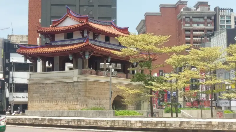 「親子鐵道遊-第2話 新竹」新竹車站 ＆東門圓環 ＆迎曦門 & 護城河親水公園