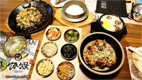 【飯饌】府中韓式料理～季節限定美食，韓式雞湯豆腐鍋／香酥雞菓子／牛肉石鍋拌飯／海鮮煎餅／小菜無限吃到飽（板橋誠品店）