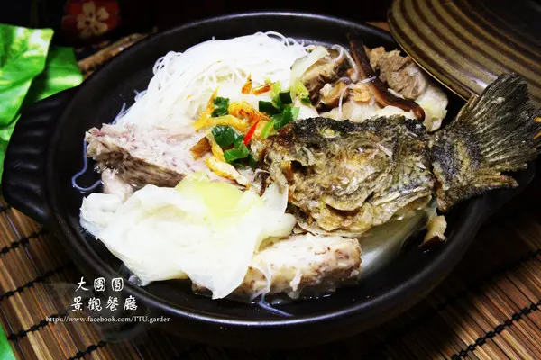 【宅配。方便料理】深坑大團園景觀花園餐廳 經典招牌菜 傳承25年的好味道 櫻花蝦香芋米粉鍋        
      