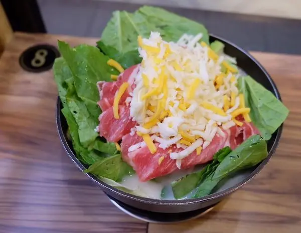 [台中食記]南區/京川鍋物/個人小火鍋專賣，香醇起司鍋飄香不膩口，白飯、冰品、飲料自助式免費CP值高