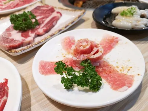 【美食】桃園市區「玖樓燒肉料理」肉品升級不加價，2019極黑牛初登場!