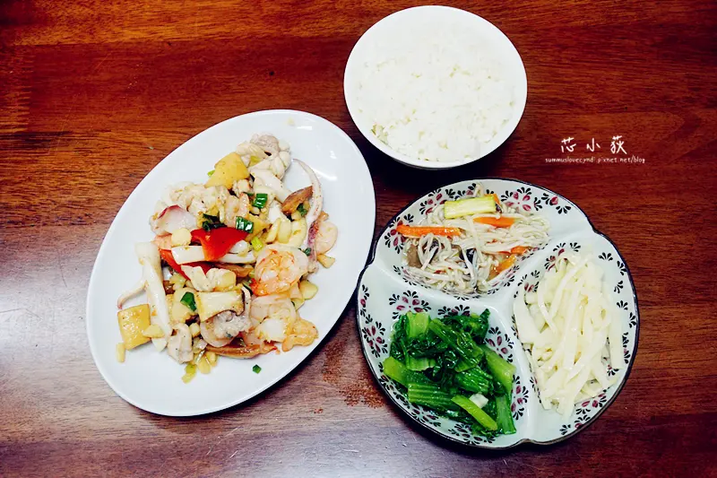 焿我來。台中北平路上傳統美食小吃，套餐類均附白飯、菜、湯，一主食三樣菜一飯一湯也可以吃得營養均衡!