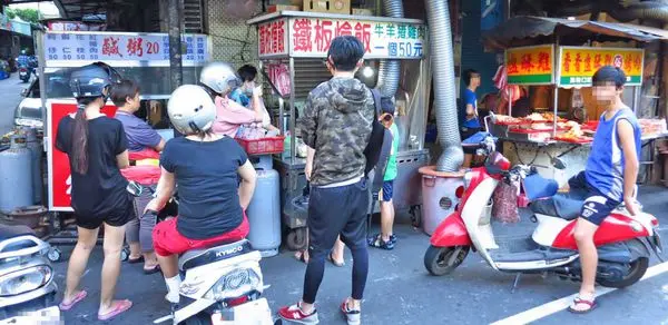 【蘆洲美食】信義路50元鐵板牛肉飯-超便宜銅板美食