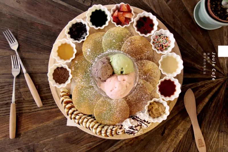 【男子的日常生活】Joule Cafe 找楽子 · 台南南區，開一場找樂子冰淇淋鬆餅派對，享盡十種甜滋口味。西門路/下午茶