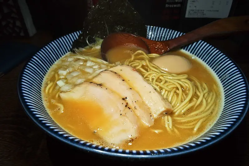 麵屋壹の穴 ICHI,雞湯拉麵非常好吃的排隊人氣拉麵店