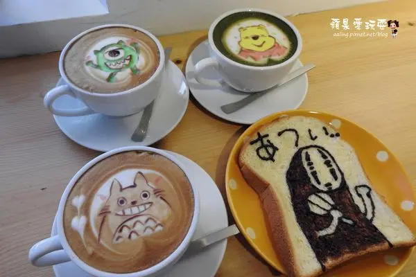 台南東區‧「Why東西」早午餐~彩色拉花,圖案吐司,萌度破表!!