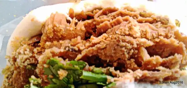 (台北捷運文湖線東湖站周邊美食)「石家割包」東湖店 --- 香濃料多的「瘦肉割包」與「八寶湯」