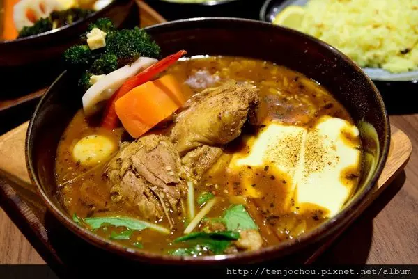 花花，甲飽沒【台北食記】北海道GARAKU湯咖哩 札幌排隊名店台灣一號店！