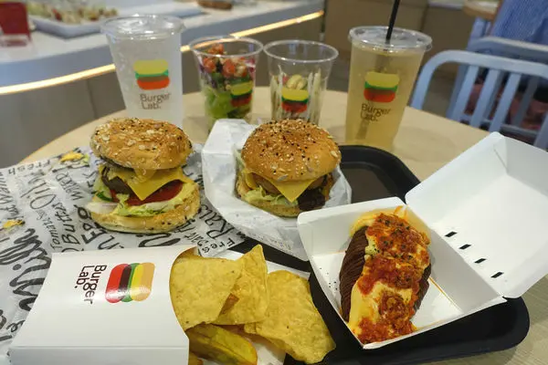 Burger Lab‧天成飯店玩出漢堡創意，千層馬鈴薯和自助取炸物都讓人眼睛發亮!!!