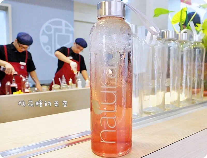 《台中飲料》夏天就是要來杯清爽氣泡水呀！向上市場附近“波波打嗝”～用高檔Natura氣泡水調飲料唷！八月底前原廠玻璃瓶只要99元！
