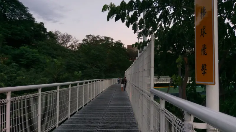 「彰化親子玩樂」彷彿置身雲端＠八卦山天空步道