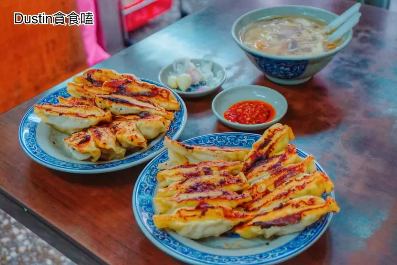 呂家鍋貼__永和最愛鍋貼！韭黃獨特口味*完整菜單MENU*│ 永和宵夜/現煎鍋貼『永安市場 ‧ 秀山國小』