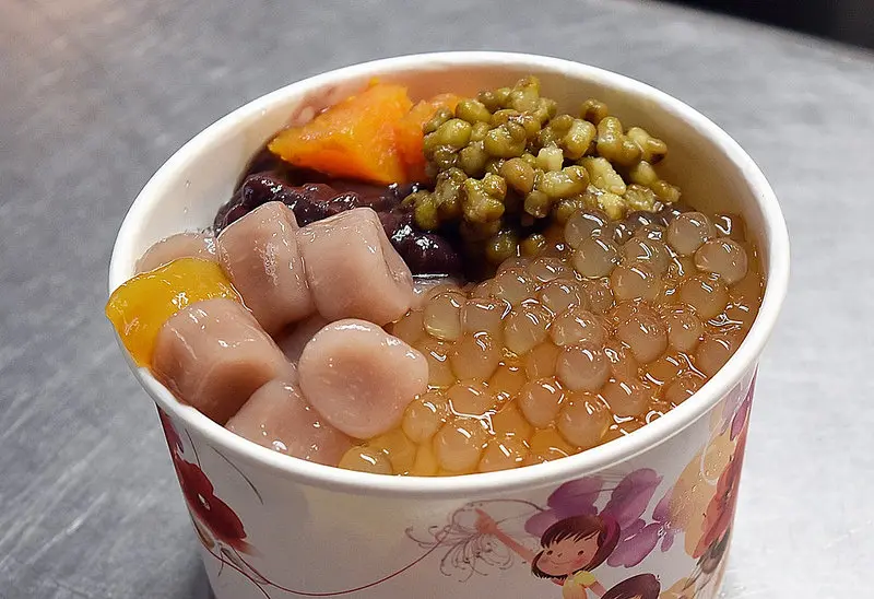 逢甲必吃CP值爆表平價剉冰。大麻粉圓。逢甲夜市唯一手工豆花。17年古早味全手工製作一大碗只賣35-40元。大麻三寶推薦必點。本文登上奇摩首頁