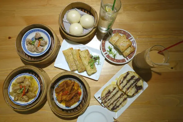 糖伯虎 台灣港食‧在復古客棧內享用港式點心和甜品全席，解任務就能好料三選一!!!