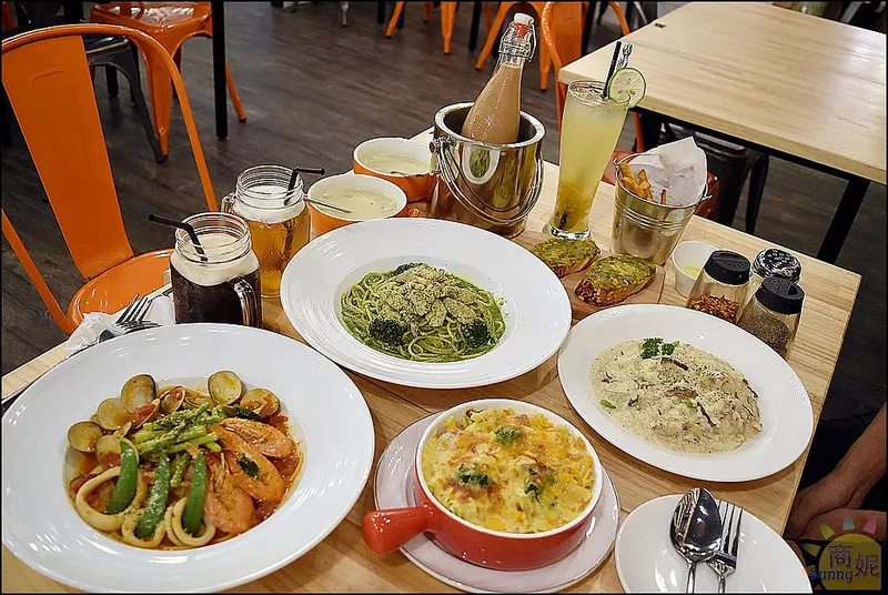 一中美食推薦平價大份量義式料理。亞丁尼義式麵屋一中店。工業風裝潢/點餐送飲料/百元出頭免服務費高CP值/免費WIFI。本文登上奇摩首頁