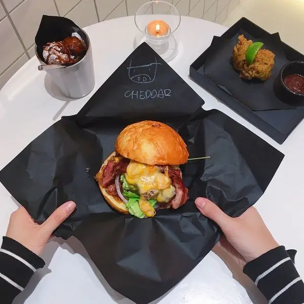 [食記]  桃園 - 中壢【RL】黑白系法式手工漢堡，好吃又質感的好店