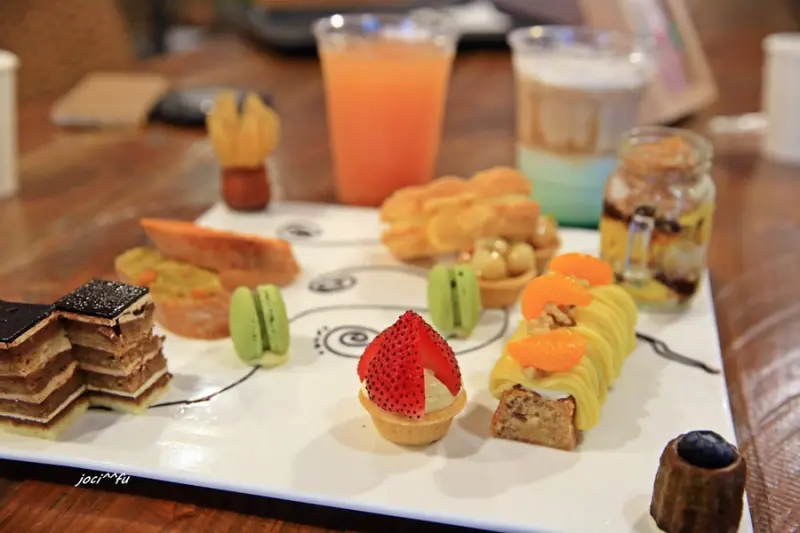 <高雄> Cafe de parfum 達頂咖啡 午茶一路吃到晚餐 悠閒優雅空間