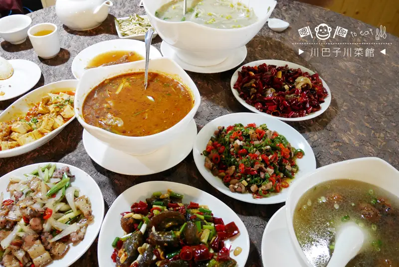 「食記⁂高雄鼓山」川巴子川菜館 #價位平實菜色豐富 #高雄川菜推薦 #文忠路美食 #瑞豐夜市 #北高雄合菜