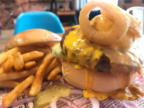 【桃園．八德】美式大漢堡來瞜～『The burger house美式餐廳』八德隱藏巷弄必吃早午餐！巨無霸大漢堡、班尼克蛋、美式蛋捲，朋友聚餐的好地方