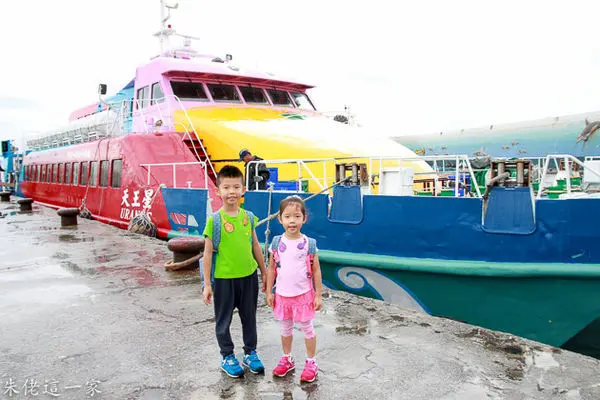 【綠島住宿】白色希臘風情的民宿。綠海城堡。兩寶的浮潛初體驗