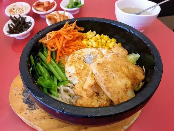 苗栗縣頭份市尚順廣場附近[韓洋館韓式料理] 石鍋拌飯~ 火烤嗶嗶飯~~韓式炒冬粉~2019食記~