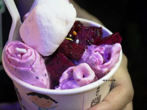 烏日觀光夜市 謝將炒冰，新鮮水果入冰。