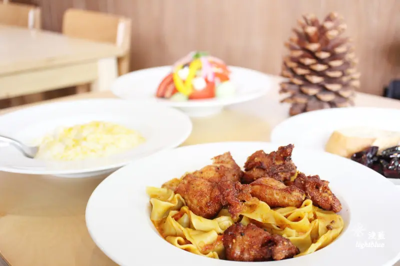 [ 民生社區美食 ] 淺藍 × 松果院子～民生社區早午餐下午茶，享受一下午的悠閒與美味