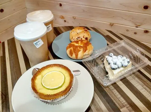  Jo-Line Coffee & JUICE-政大校園旁巷子裡的小店  有萌貓還有正妹店員  餐點和飲品也都很有特色喔  快來個悠閒下午茶吧              