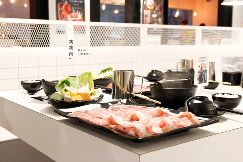【男子的日常生活】夠夠肉，時髦現代極白風格火鍋店，選一種屬於自己吃肉的生活方式。大安站 / 涮涮鍋