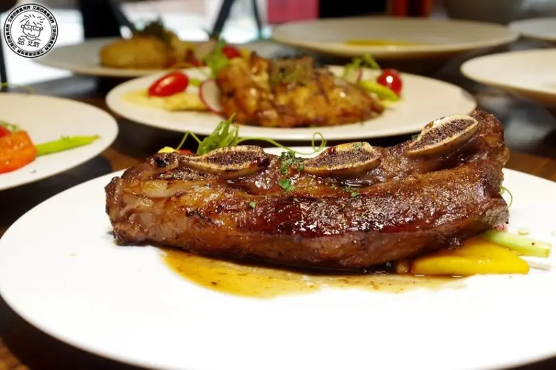 [義大利菜．排餐]在市府捷運站附近也可以有美味排餐的商業午餐．也可以包場開會吃午餐喔．JK STUDIO 新義法料理