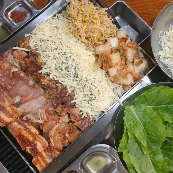 食記 台北餐廳 / 美食 VEGE TEJI YA 菜豚屋 沉浸在滿滿都是肉的氛圍 捷運忠孝復興 / 南京復興 ♡愛亂吃女孩日記♡