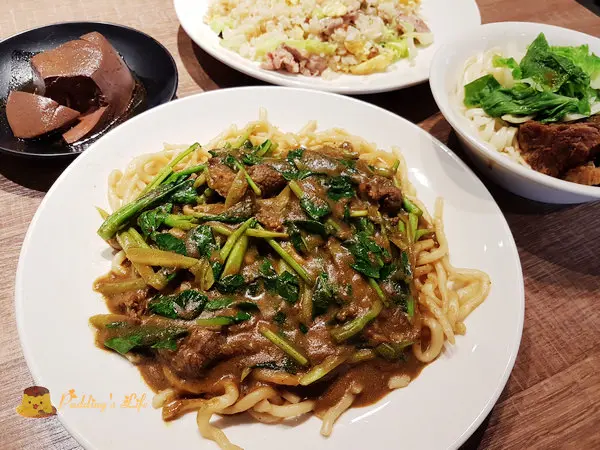 【新竹新豐小吃】沙茶配咖哩迸出新滋味《吳媽媽沙茶咖哩炒麵》老兄牛肉麵對面