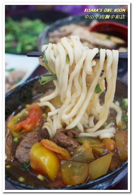 新北中和．毎日新鮮熬煮湯頭平價清爽口味麵店──中山牛肉麵中和店        
      