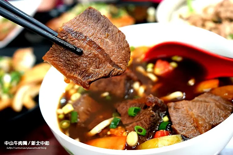 【新北中和 / 牛肉麵 / 麵店  推薦】俗又大碗料多味美激激推！！ ✿ 中山牛肉麵 ✿✿ (完整菜單)