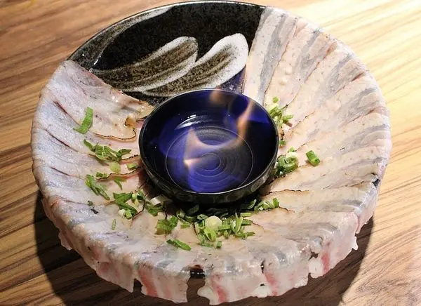 【岩漿火鍋】竹東明星店。新竹美食。獨門招牌火焰炙燒豬