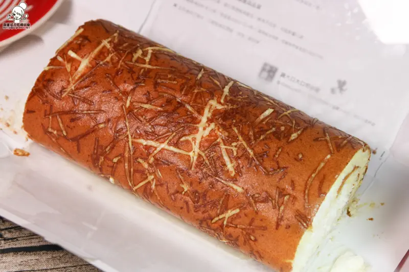 甜點｜哇！超人氣搶購的生乳捲亞尼克，台中限定口味超濃帕達諾起司