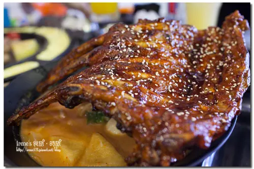 【台中】韓國地鐵主題餐廳/超狂的熊掌拉麵以及長達120cm的巨無霸燒肉．打啵G