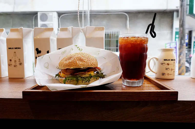 【台中西區】原三十-員林三十八年老店在勤美草悟道.推1978漢堡肉排.近廣三sogo