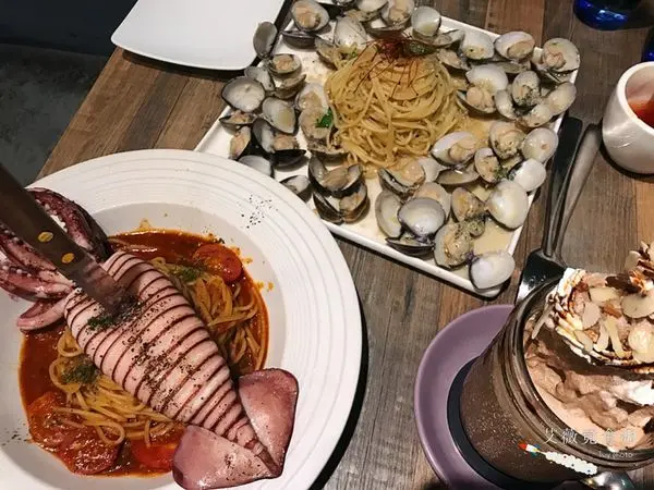 【台中西區】是誰讓八爪烏賊一刀斃命的?! 驚人的擺盤方式， 驚艷的料理口味，佔IG熱門版面|| Coffee Smith 台中