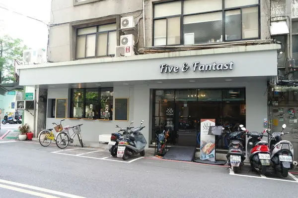 【台北-大安站】F&F賽特廚房Five&Fantast，鑄鐵鍋料理輕食可頌超歐賣,每日限量香甜好喝北海道玉米濃湯，復古美式工業風超殺相片@女子的休假計劃
