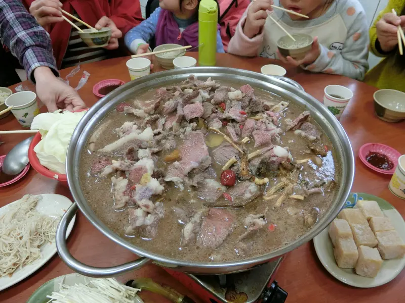 【彰化溪州美食羊肉爐推薦】黃水萍羊肉店菜單價位大公開！在地人推薦非吃不可的羊肉爐老店～彰化溪州美食小吃旅遊景點推薦。