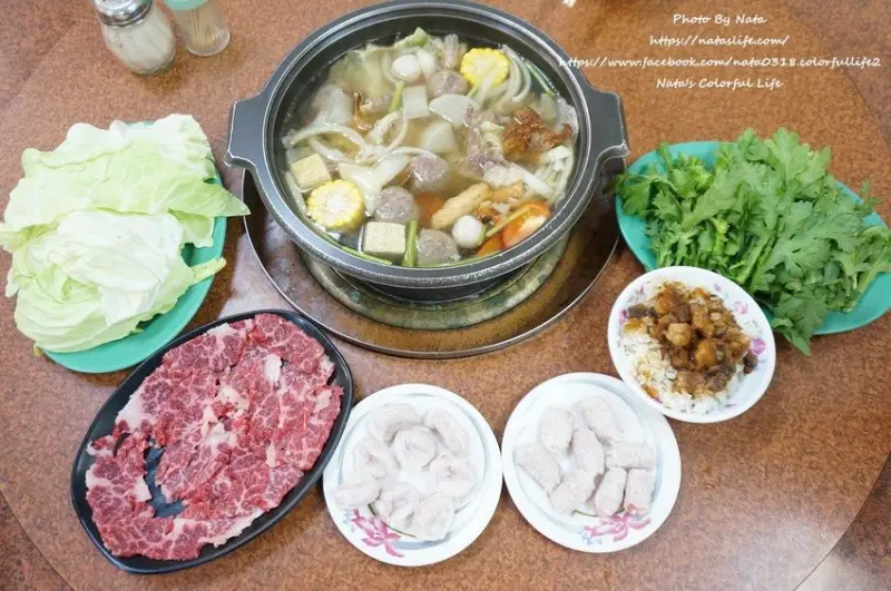 【美食♔台南永康牛肉火鍋】天才現宰牛肉爐。全牛料理！湯、爐、炒、燉都有，湯頭甘甜無腥味～必點100%純原牛肉爆漿牛肉丸