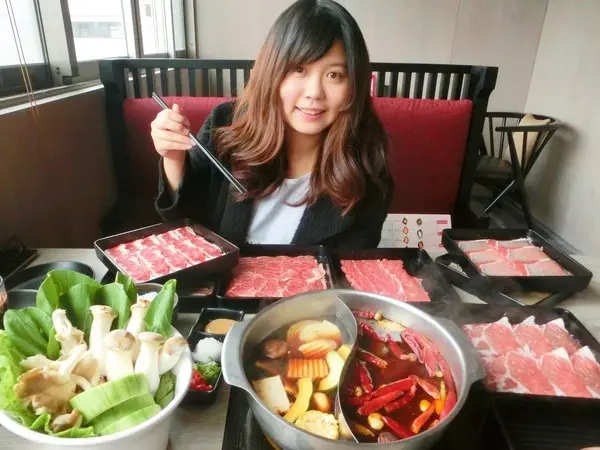 新北淡水捷運站日式鍋物夏部Shabu壽喜鍋 平價精緻吃到飽 小農契作新鮮野菜 Prime牛肉 麻辣鍋素食鍋鴛鴦鍋