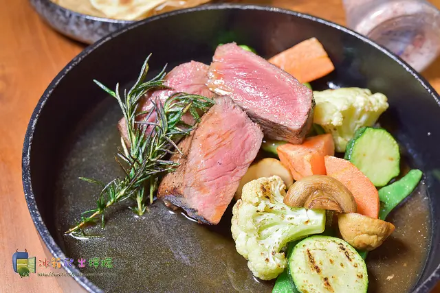 【食-新竹東區】YATS葉子餐廳❤凡加購套餐飲料無限享用❤時令野菇水波蛋❤蛤蠣絲瓜濃湯❤酥炸軟殼蟹海膽風味燉飯❤MaSaLa嫩雞腿燉飯