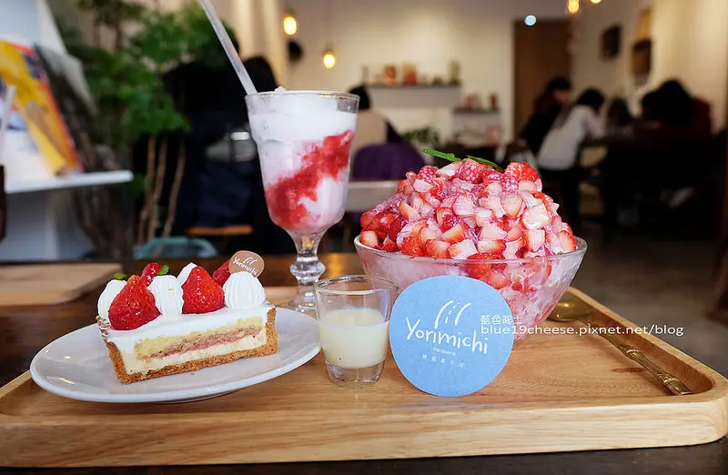 【台中清水】順道菓子店Yorimichi-草莓季一定要用冬季限定的草莓洗版的啦!冬季甜蜜限定草莓煉乳冰.草莓甜點.還有咖啡茶品可可冰沙及泡芙跟燒菓子.海線IG打卡點.清水國小旁